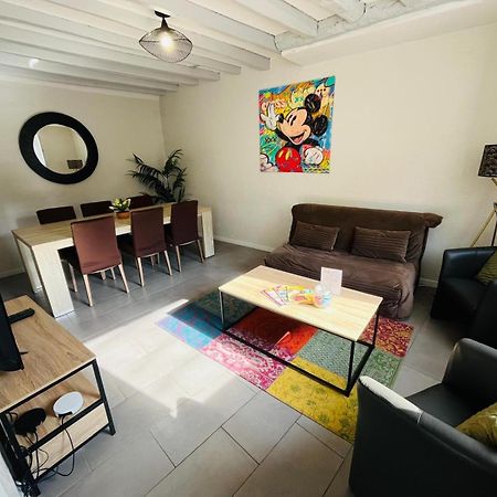 Disney House شيسي المظهر الخارجي الصورة