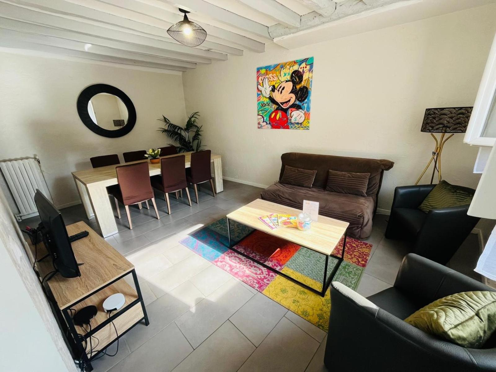 Disney House شيسي المظهر الخارجي الصورة